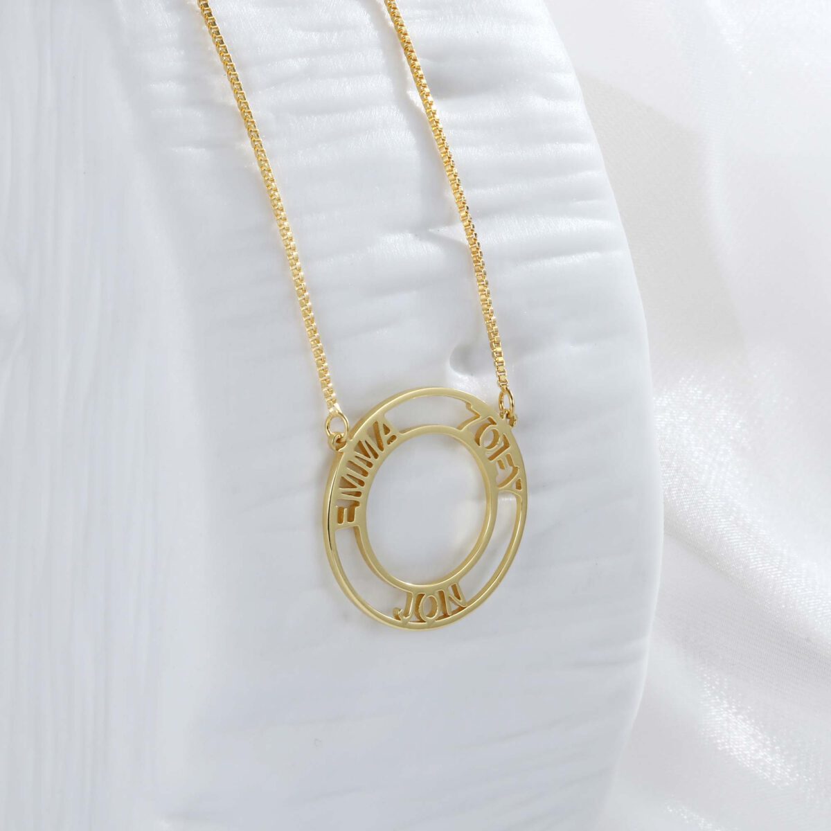 Gold Three Names Circle Name Necklace